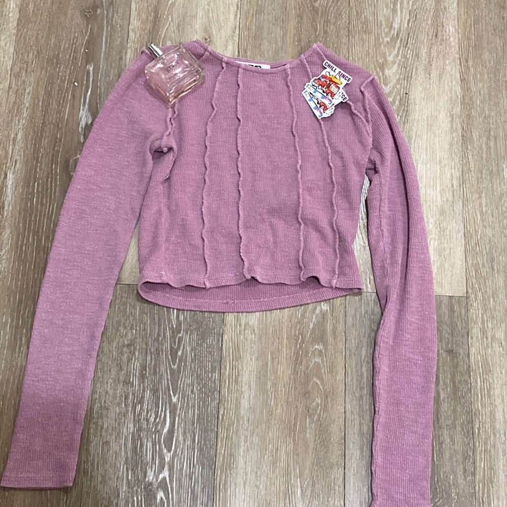 tillys long sleeve crop top 🏄‍♀️🍥 ! size small in adult